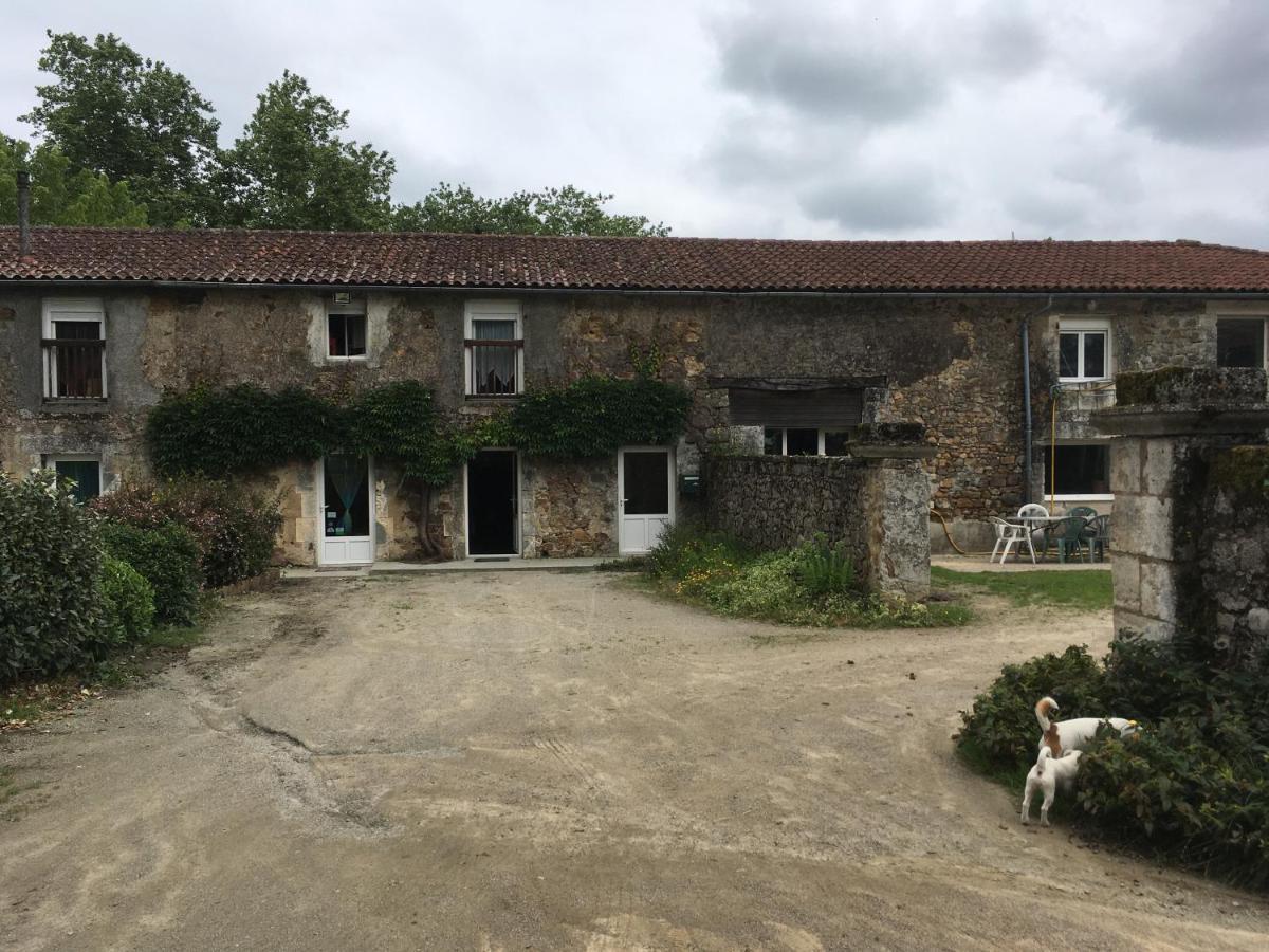 Ferme Gite Equestre En Charente Confolens Eksteriør bilde