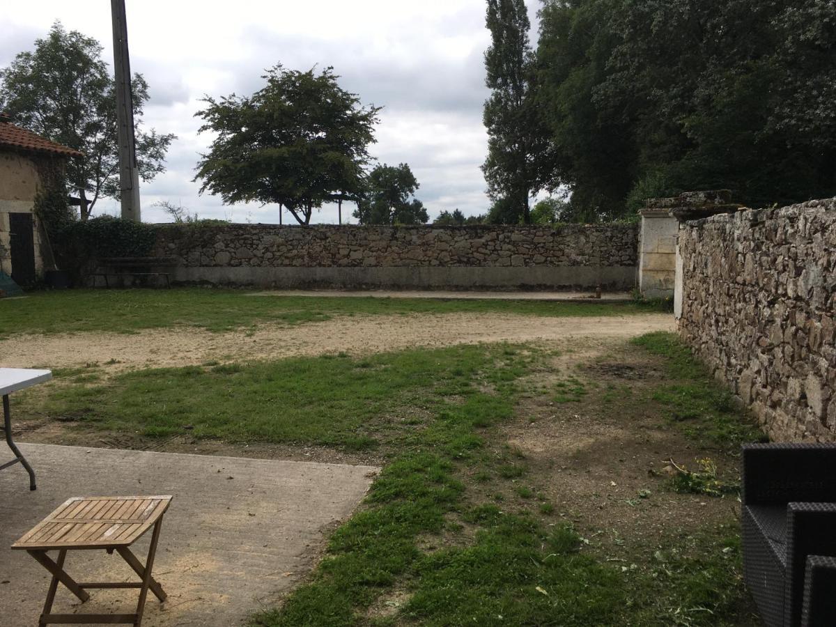 Ferme Gite Equestre En Charente Confolens Eksteriør bilde