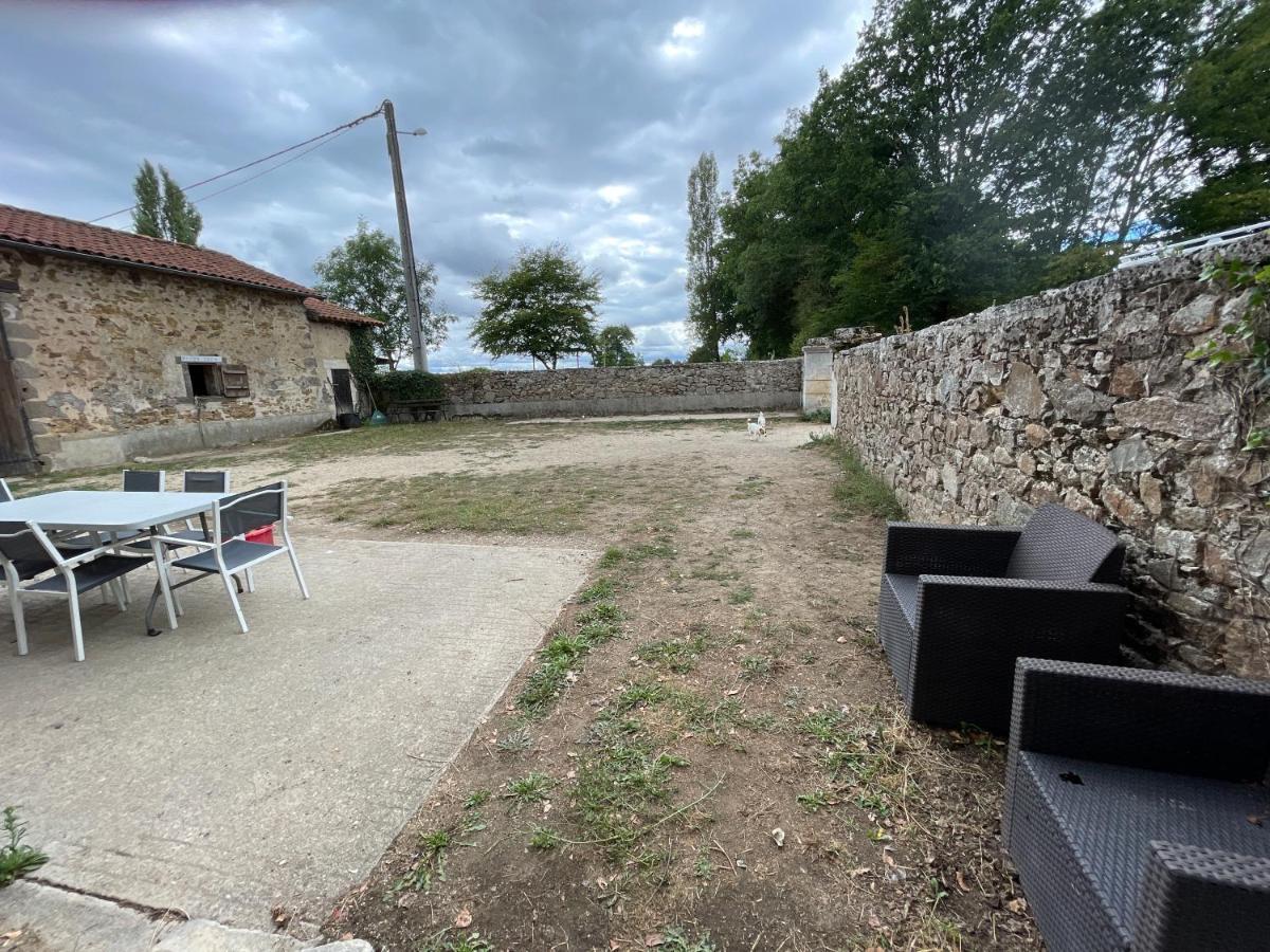 Ferme Gite Equestre En Charente Confolens Eksteriør bilde